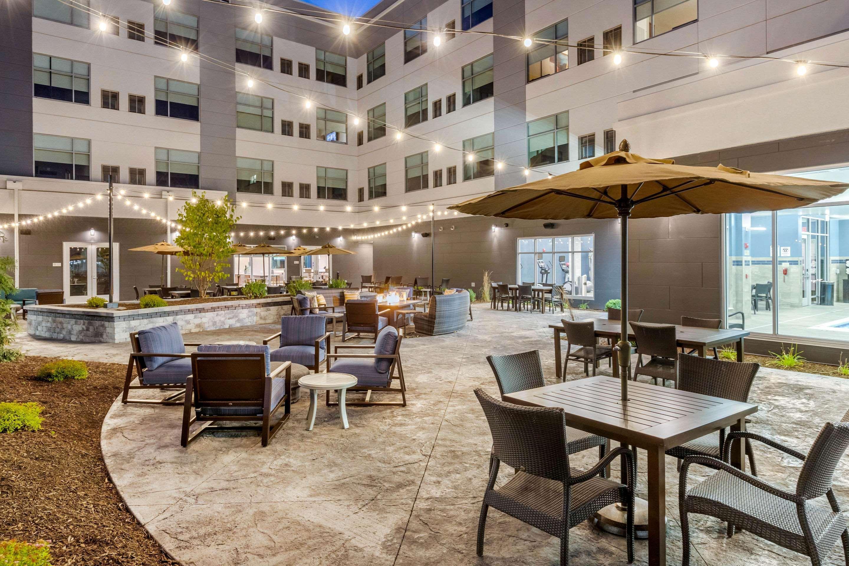 Cambria Hotel Davenport Quad Cities Bettendorf Eksteriør bilde